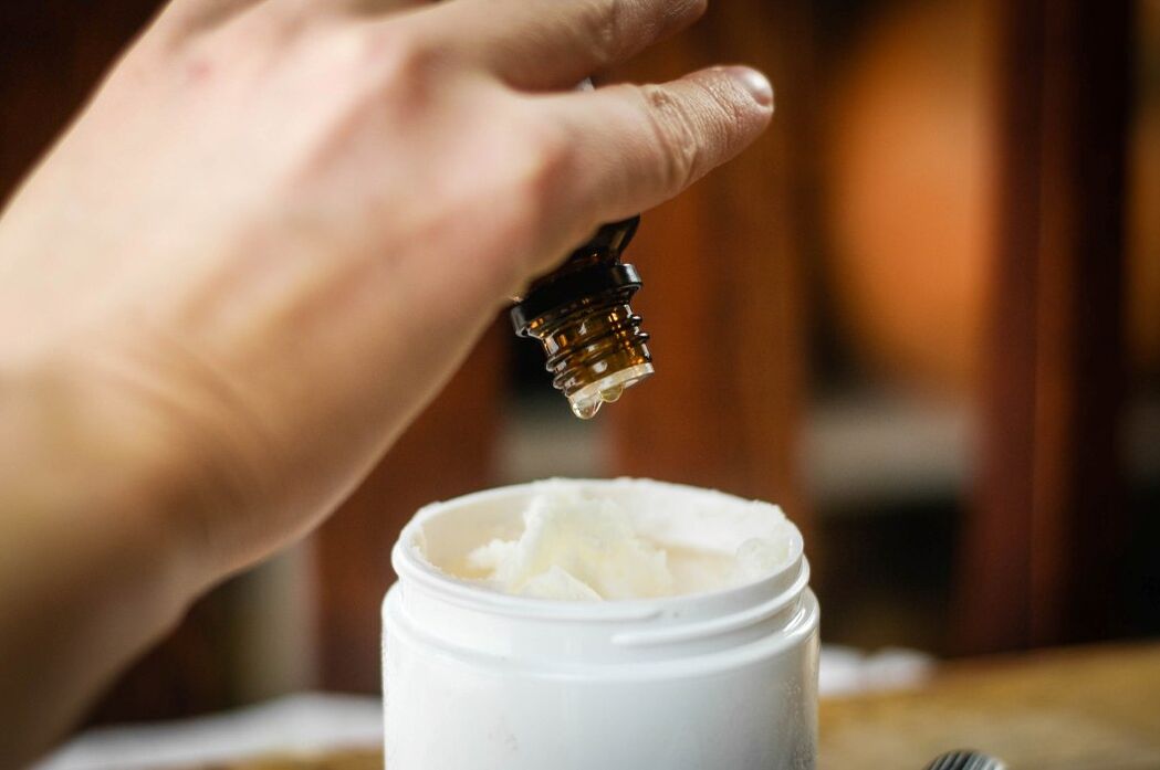 Do not add essential oil to a large amount of cream at once - it is better to enrich one serving each time